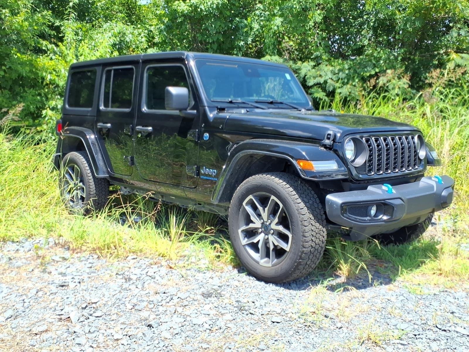 Used 2024 Black Clearcoat Jeep Sport S image 5