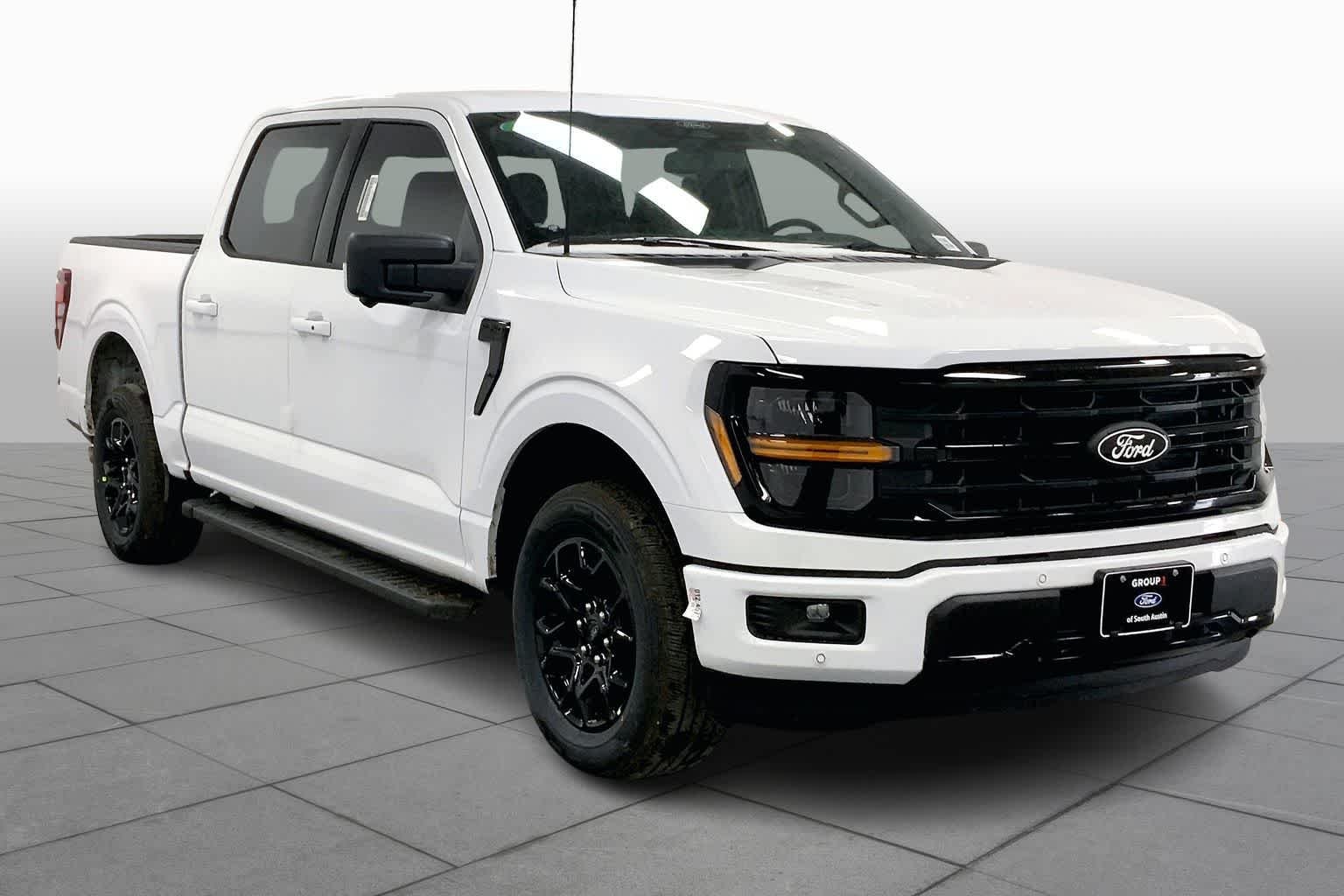 New 2026 Oxford White Ford XLT image 2