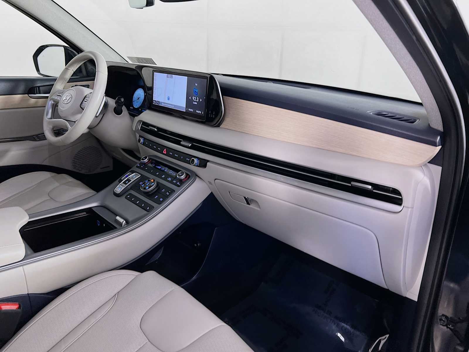 Used 2023 Moonlight Cloud Hyundai Limited image 30