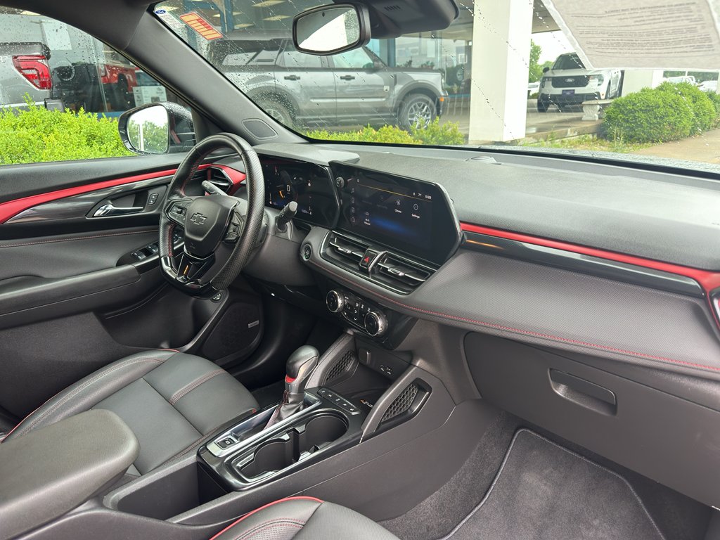 Used 2025  Chevrolet RS image 29