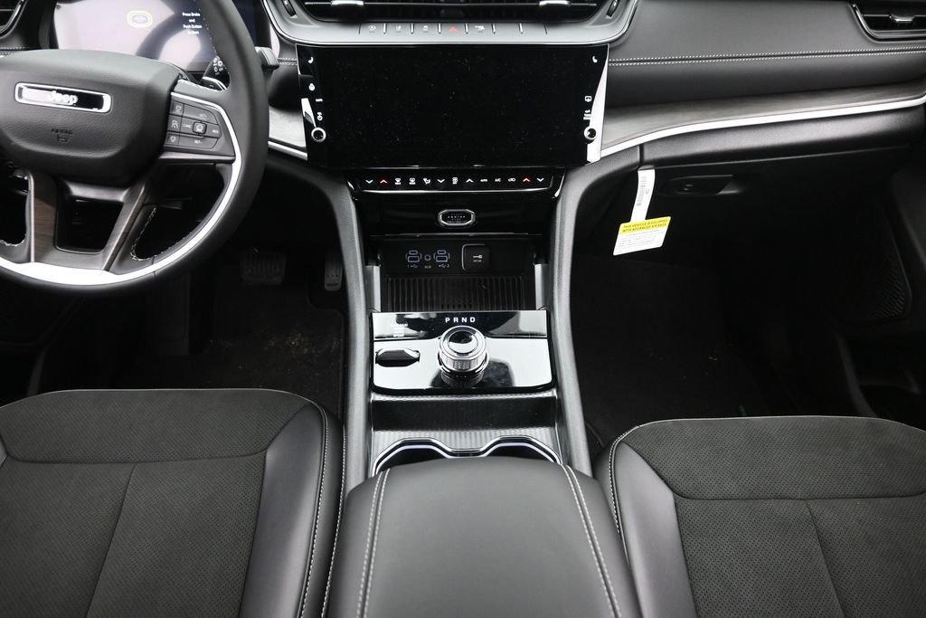 New 2026 Bright White Clear-Coat Exterior Paint Jeep Altitude image 15