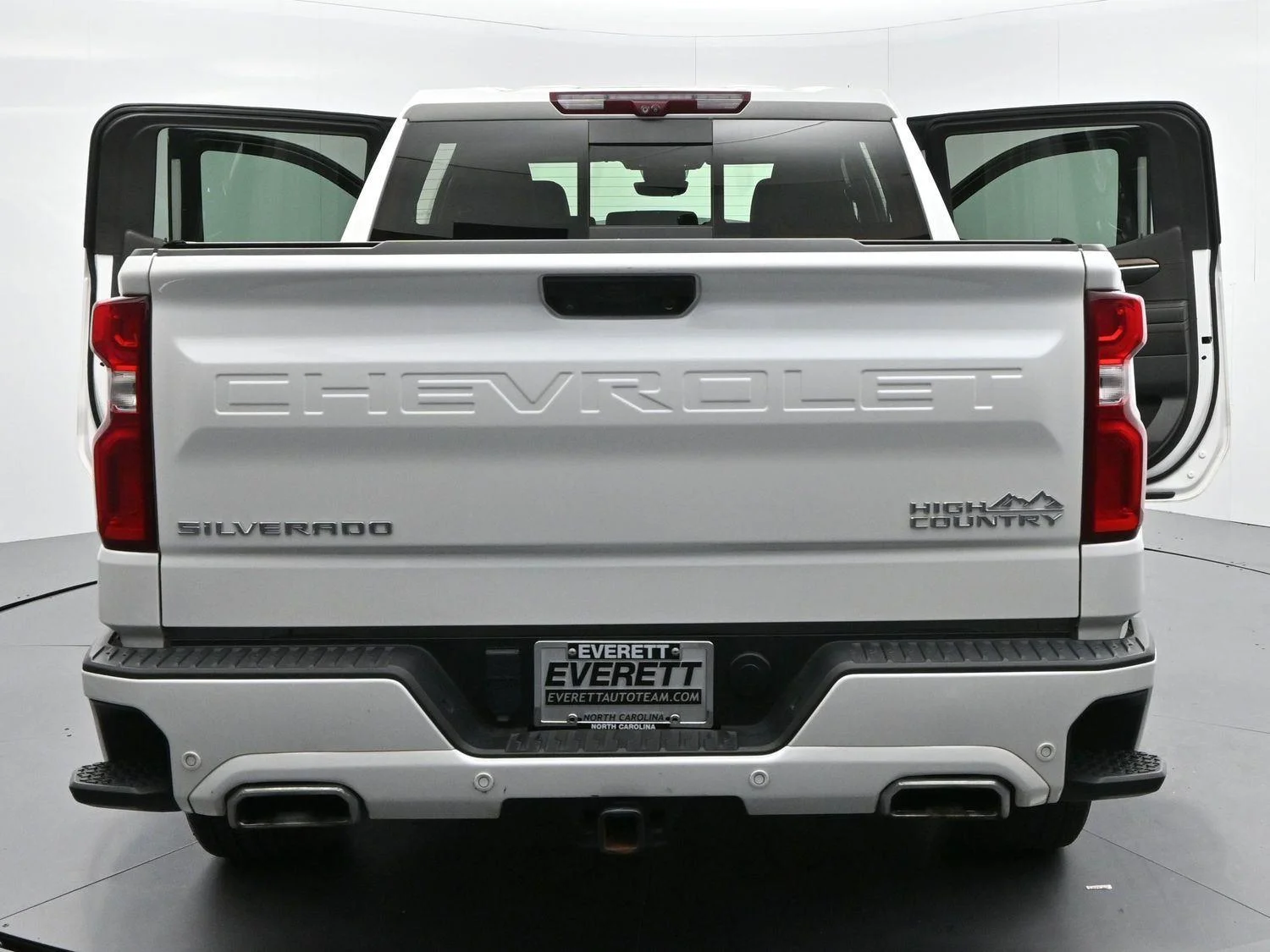 Used 2024 Iridescent Pearl Tricoat Chevrolet High Country image 44