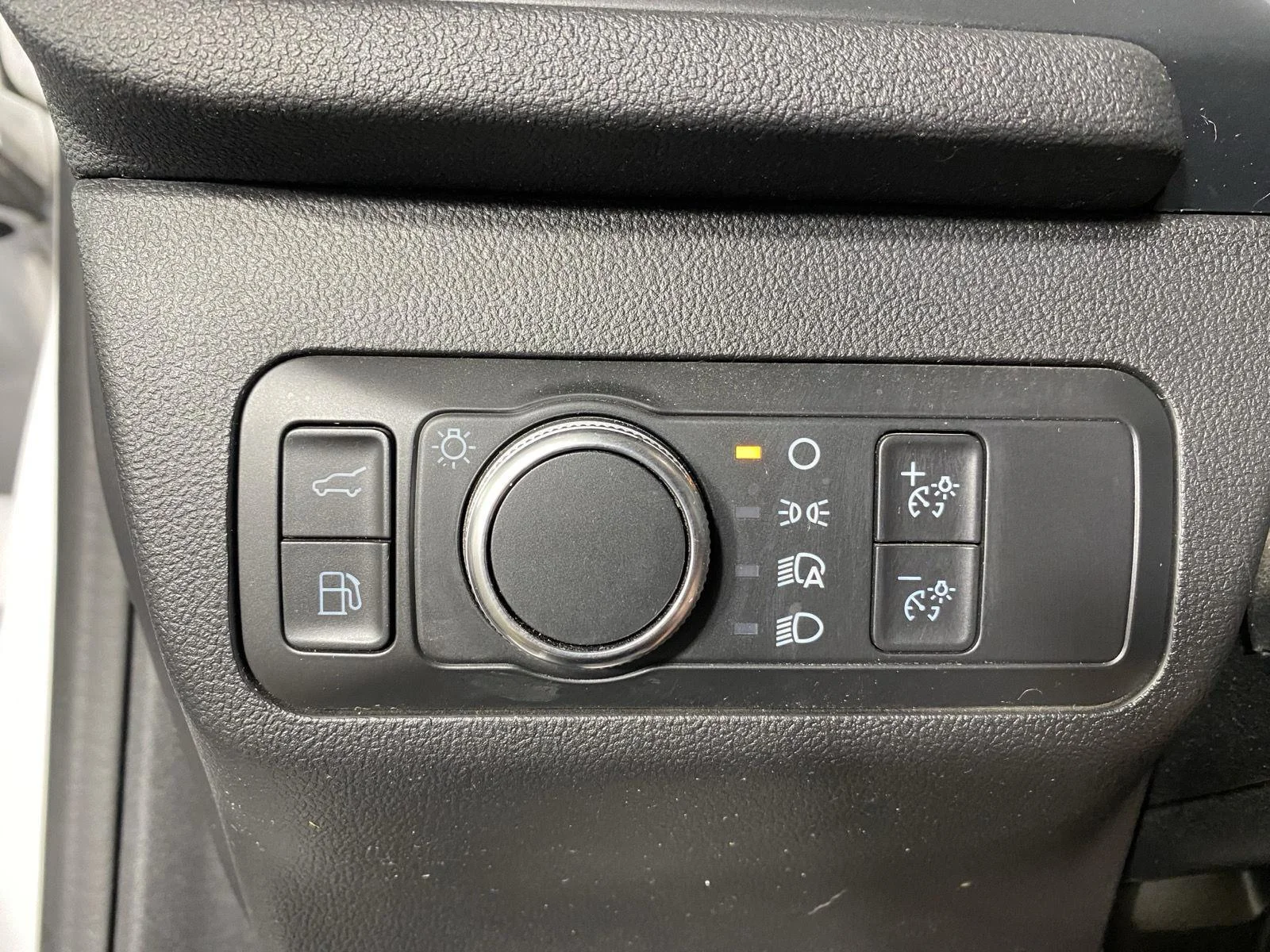 Used 2022 Oxford White Ford SE Hybrid image 23