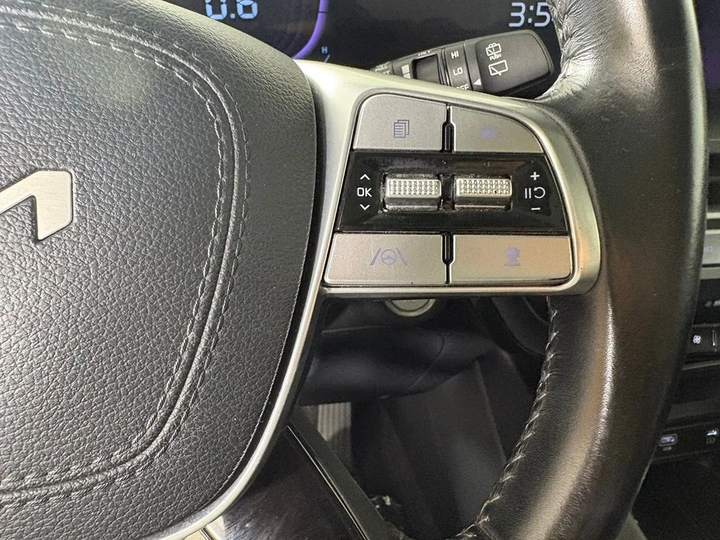 Used 2025 Silver Kia S image 26