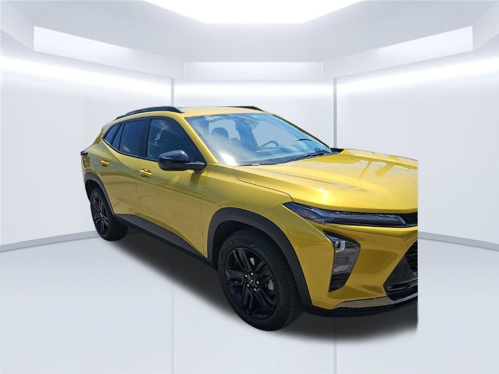 Used 2025 Yellow Chevrolet ACTIV image 2