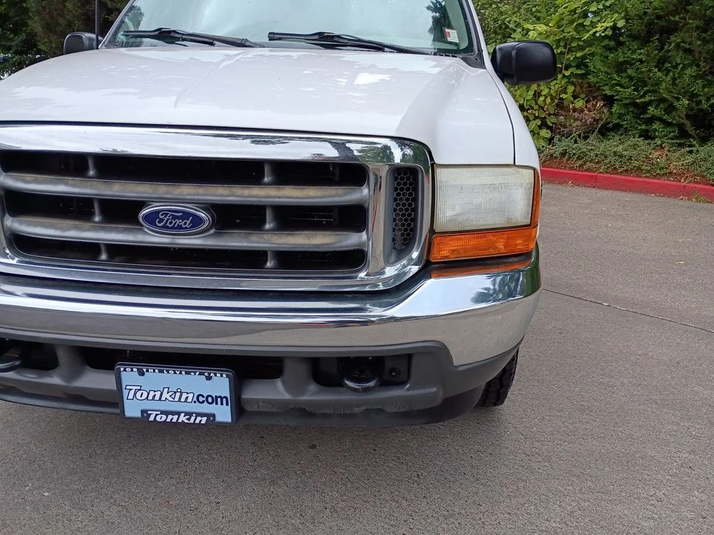 Used 2001 Oxford White Clearcoat Ford XL image 10
