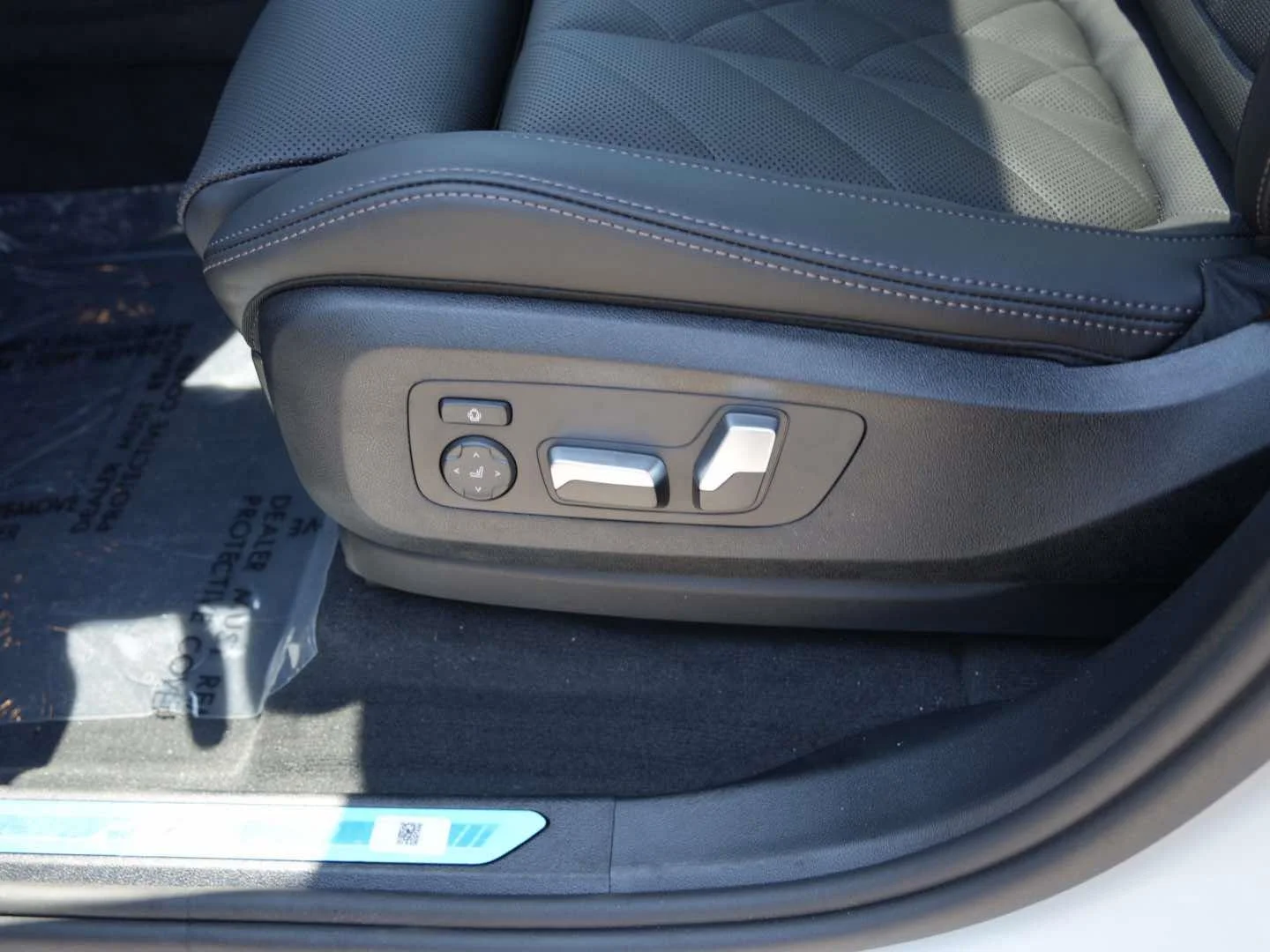 New 2026 Alpine White BMW sDrive40i image 16