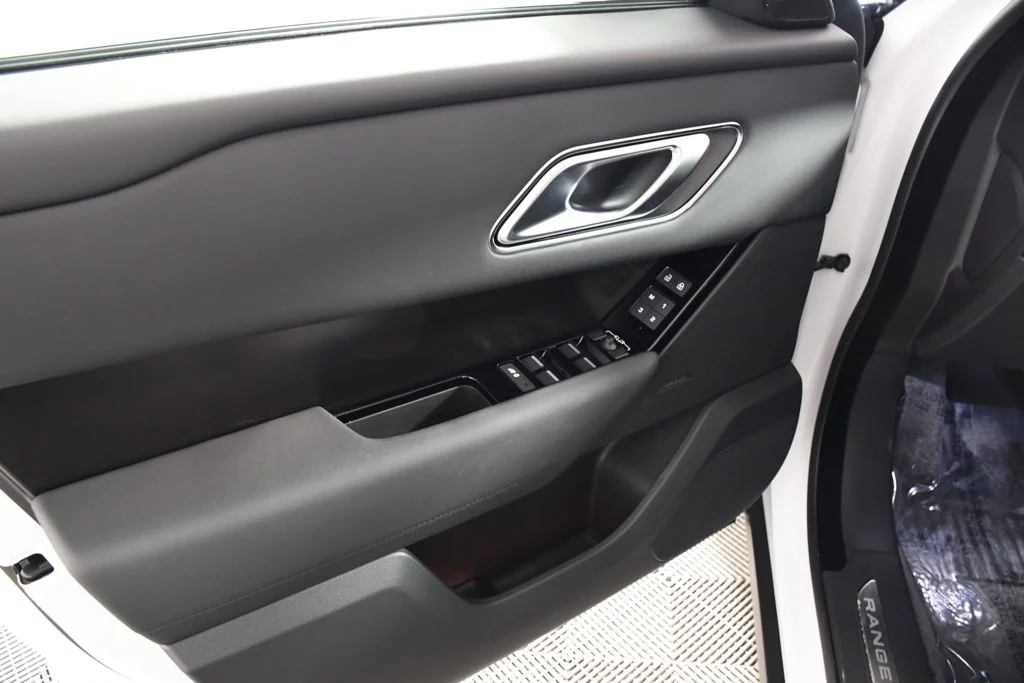 New 2026 Fuji White Land Rover Dynamic SE image 14
