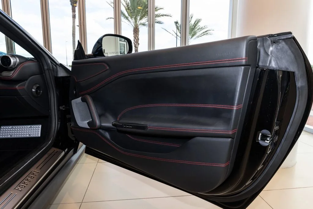 Used 2018 Nero Ferrari V12 image 12