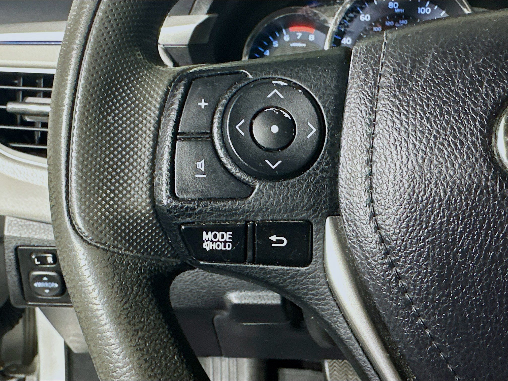 Used 2014 Classic Silver Metallic Toyota LE image 16