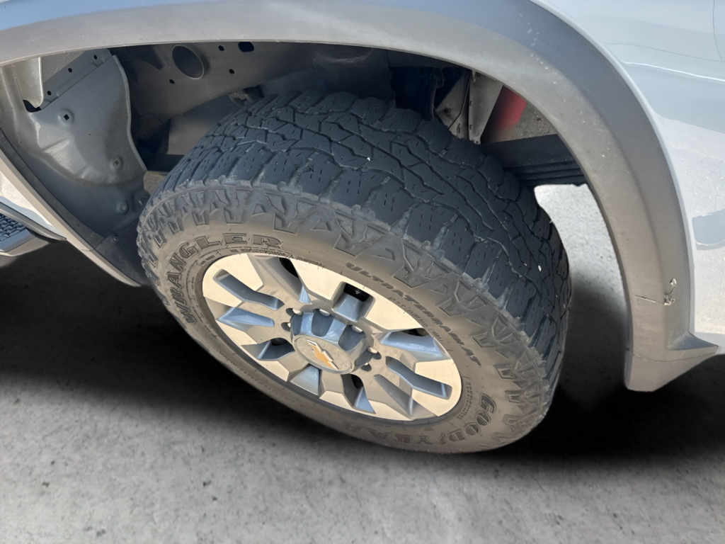 Used 2024 Gray Chevrolet Custom image 6