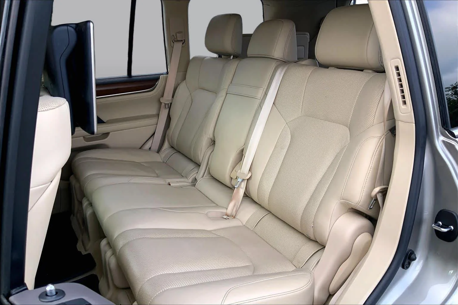 Used 2017 Atomic Silver Lexus  image 20