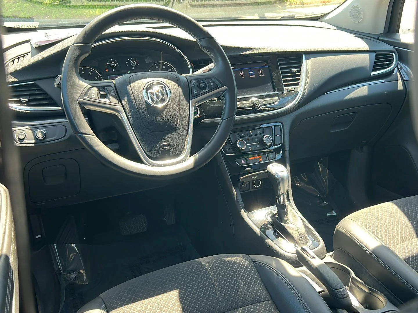 Used 2022 Ebony Twilight Metallic Buick Preferred image 18