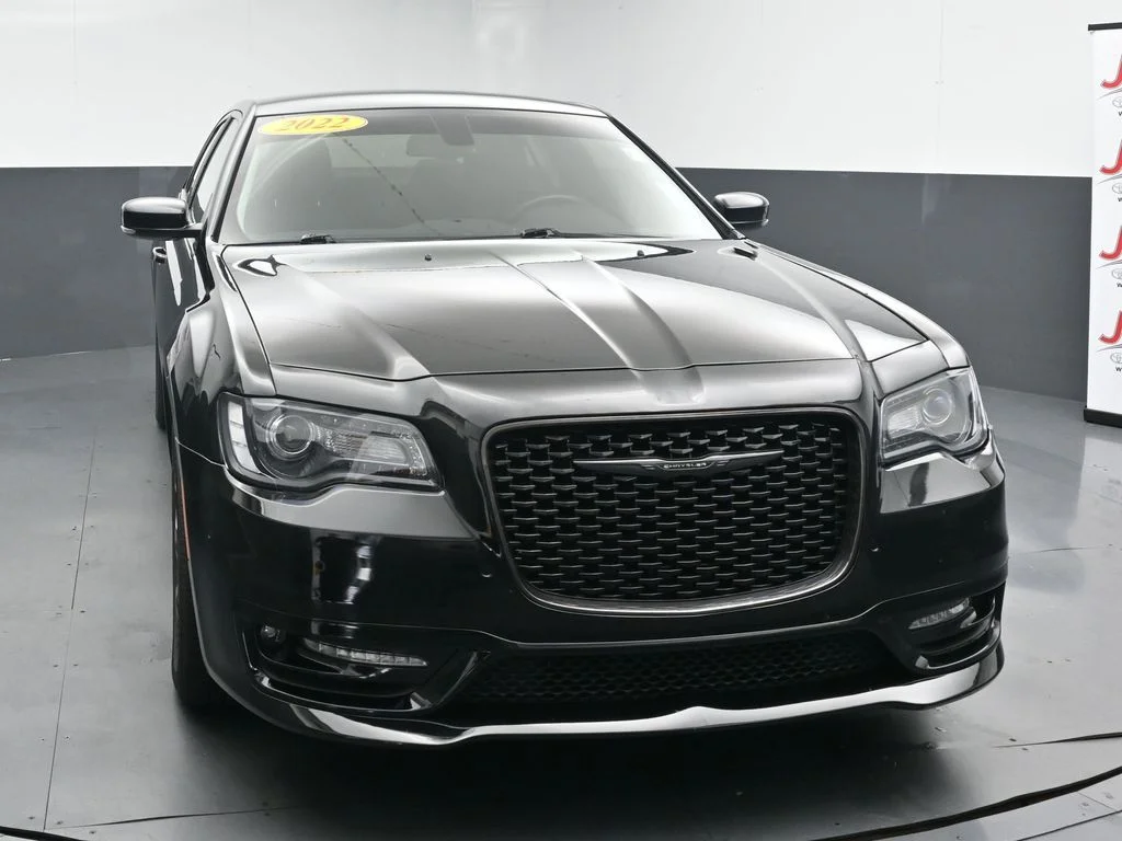 Used 2022 Black Chrysler Touring image 3
