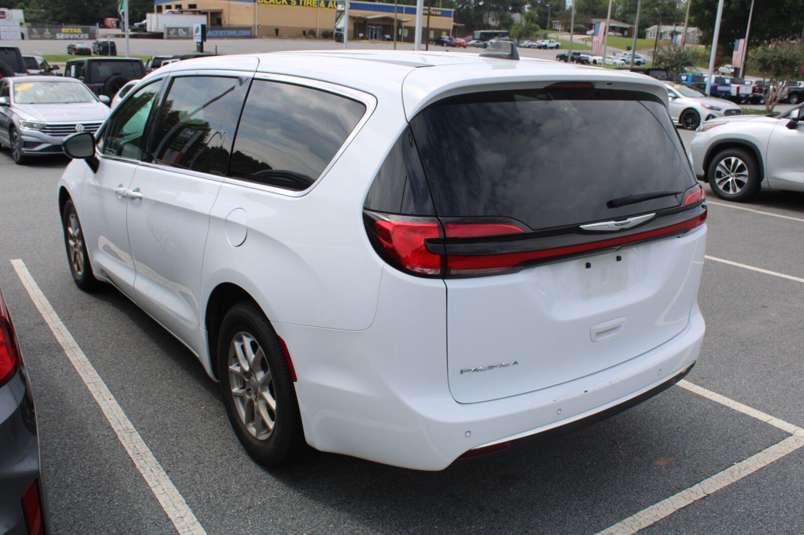 Used 2024 Bright White Clearcoat Chrysler Touring L image 8