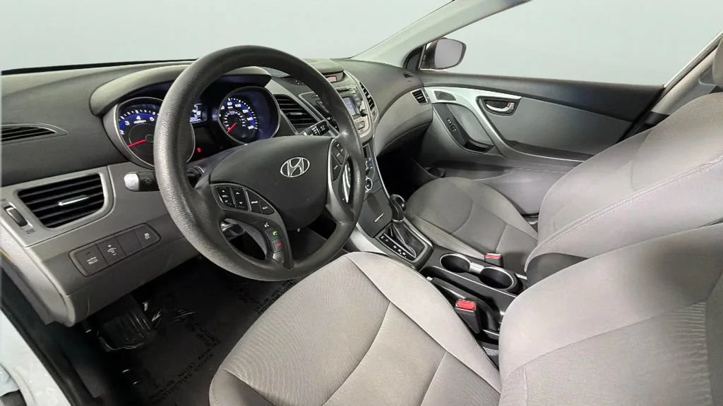 Used 2016 White Hyundai SE image 18
