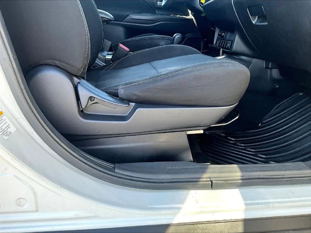 Used 2020 White Mitsubishi ES image 37
