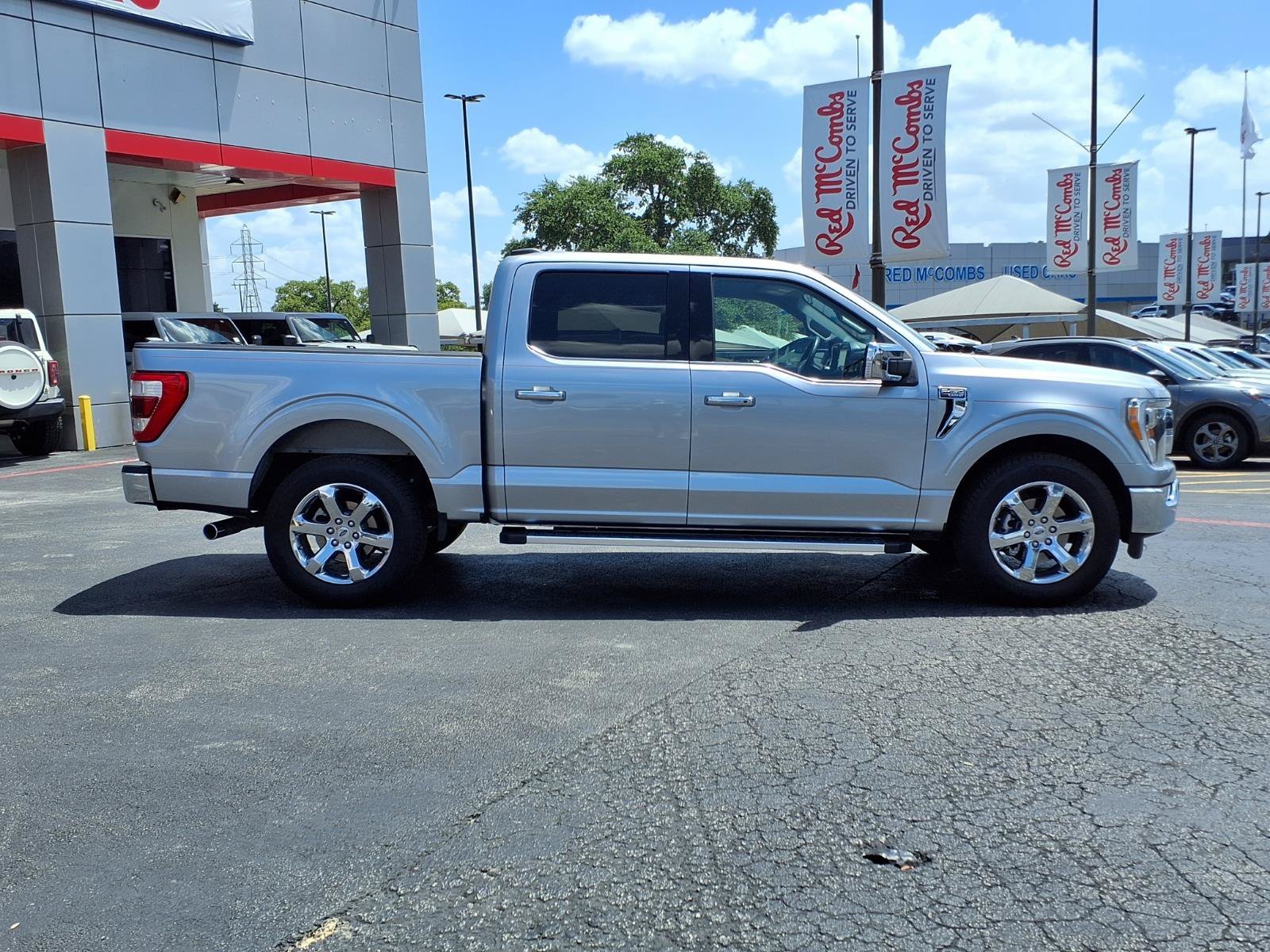 Used 2022 Silver Ford LARIAT image 4