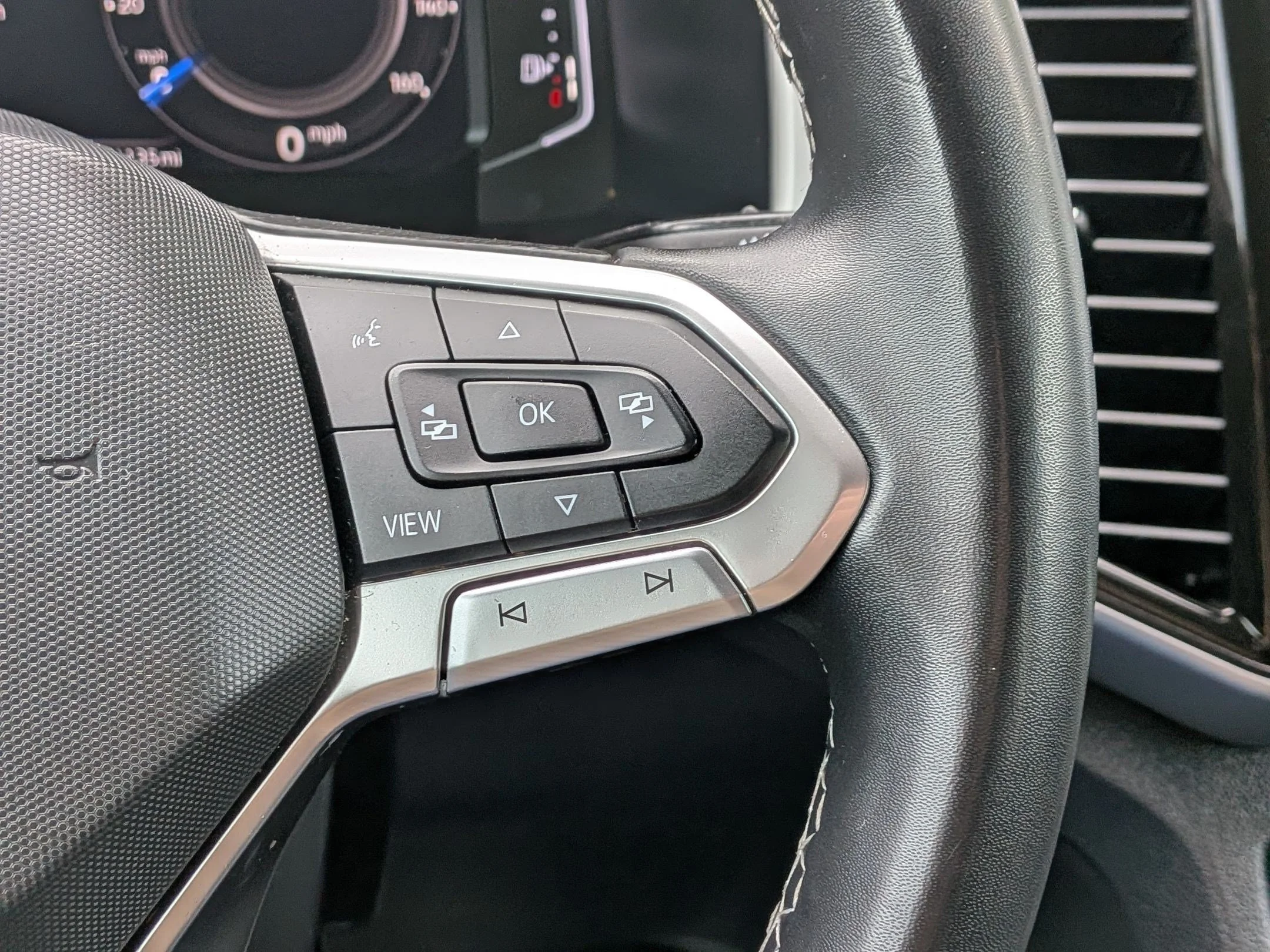 2022 Volkswagen Atlas Cross Sport SE w/Tech - Photo 17