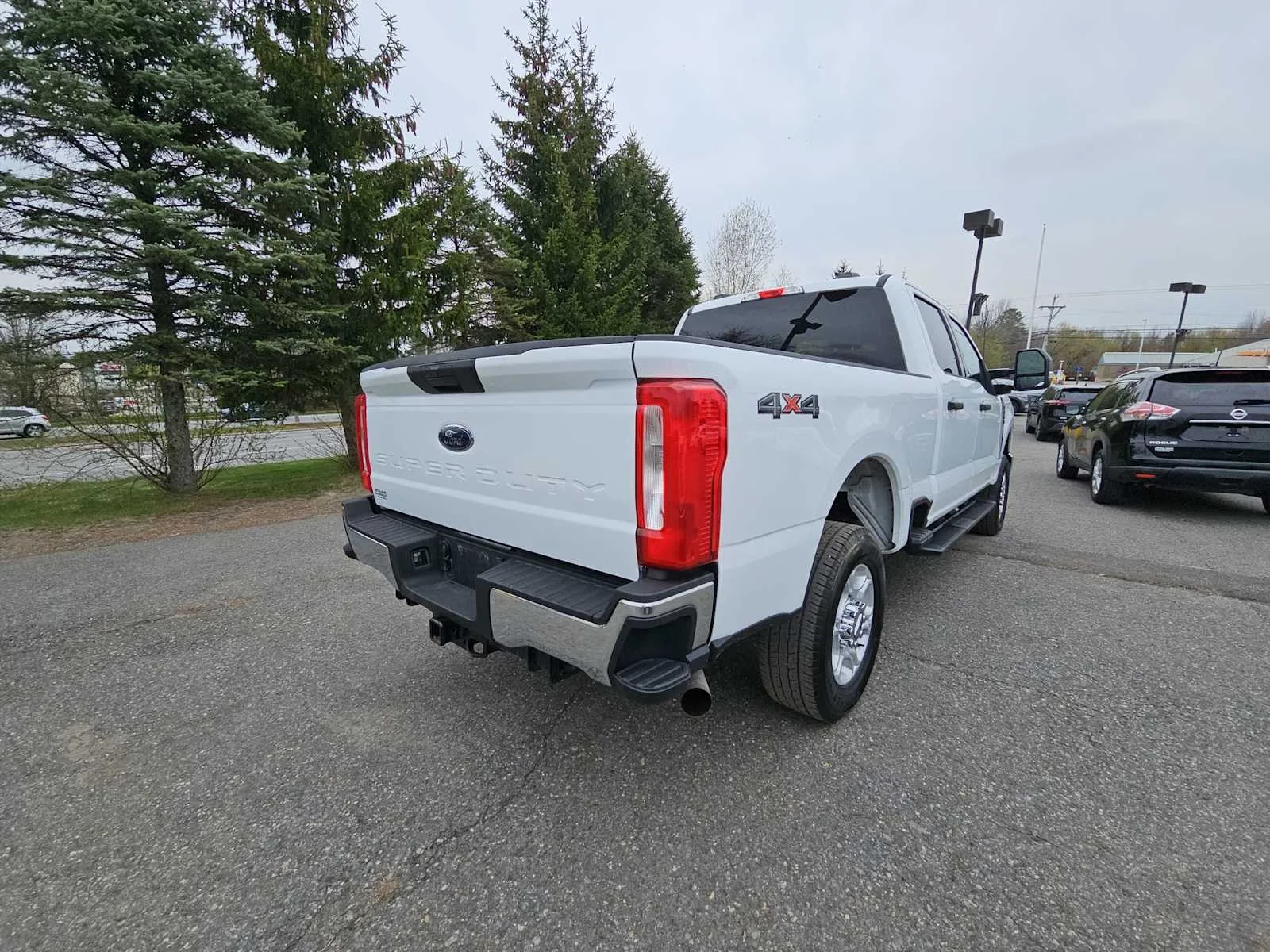 Used 2025 Oxford White Ford XLT image 7
