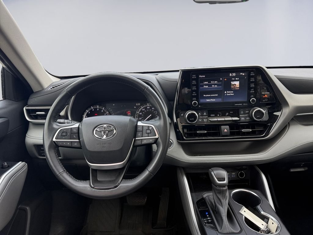 Used 2022 Silver Toyota XLE image 13