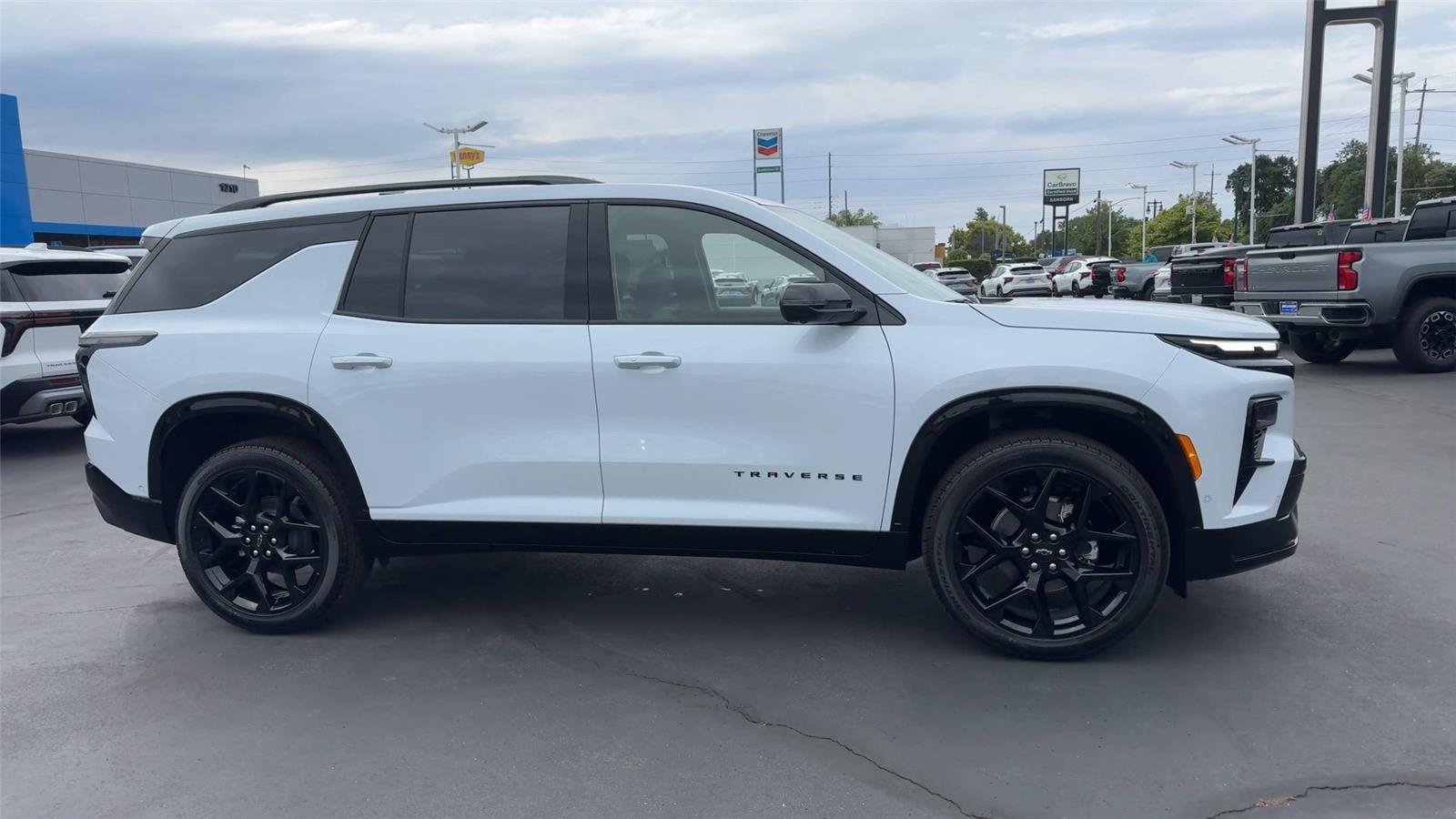 New 2026 Polar White Tricoat Chevrolet RS image 4