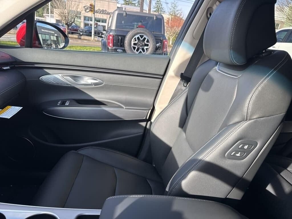 New 2026 Red Genesis 2.5T SELECT image 36