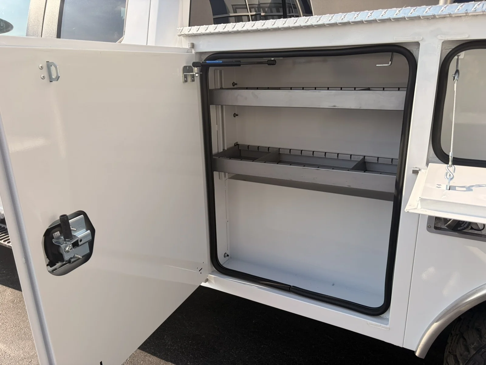 New 2027 Oxford White Ford F-250® XL image 30