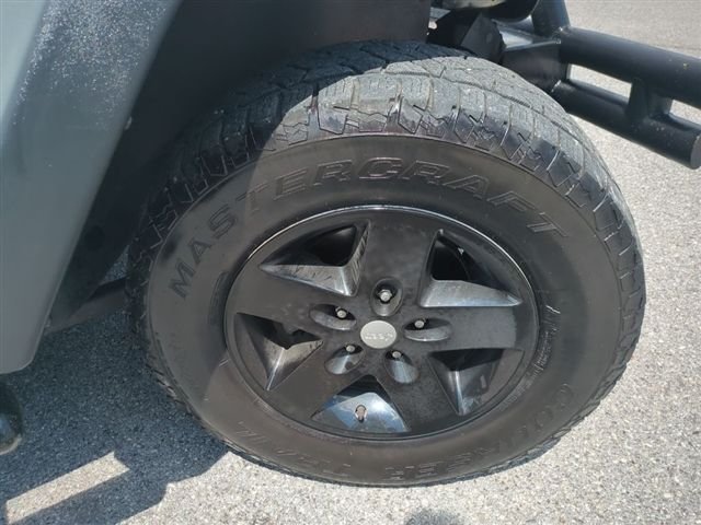 Used 2016 White Jeep Unlimited Sport image 3