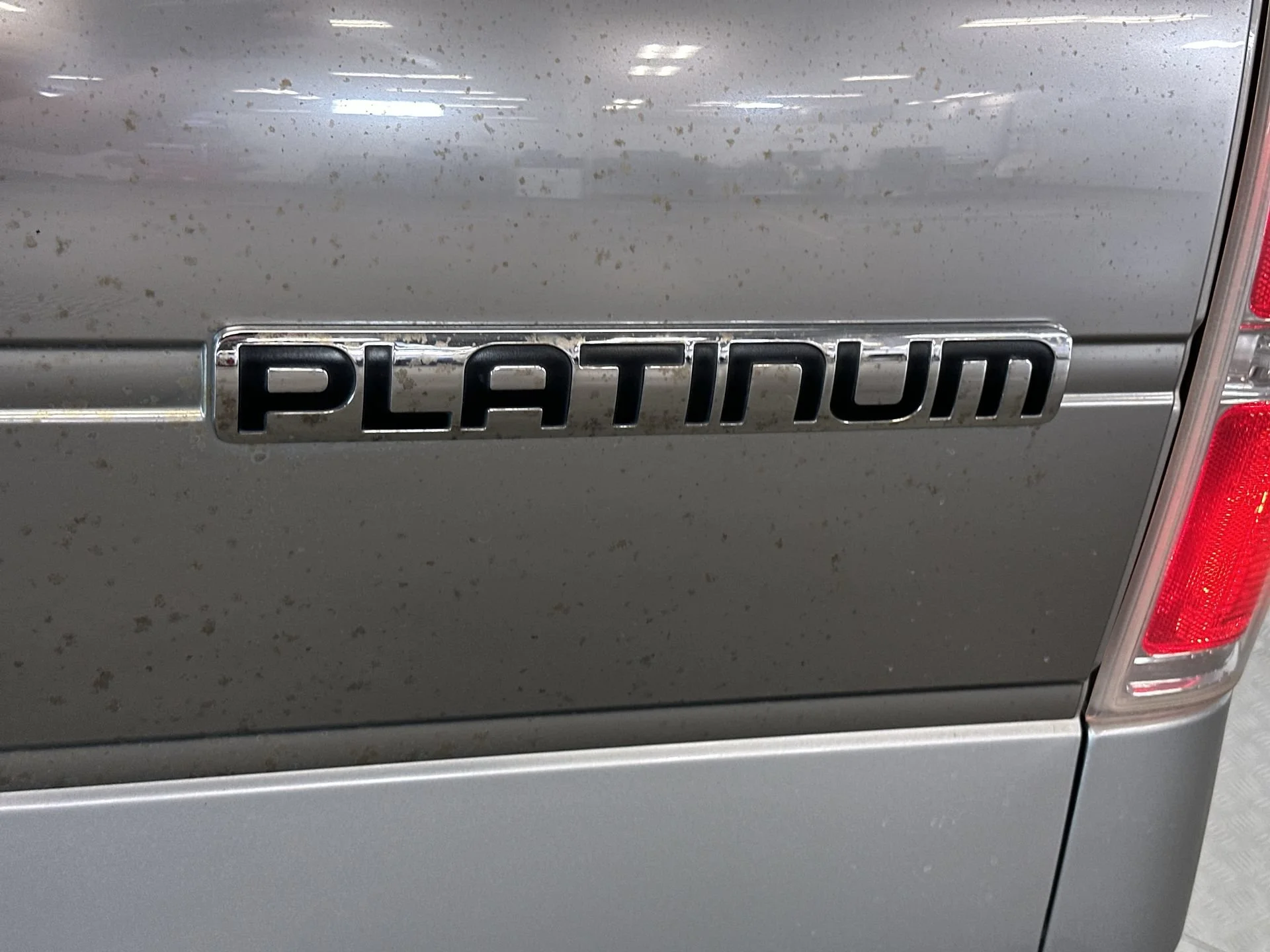 Used 2011 Ingot Silver Metallic Ford Platinum image 23