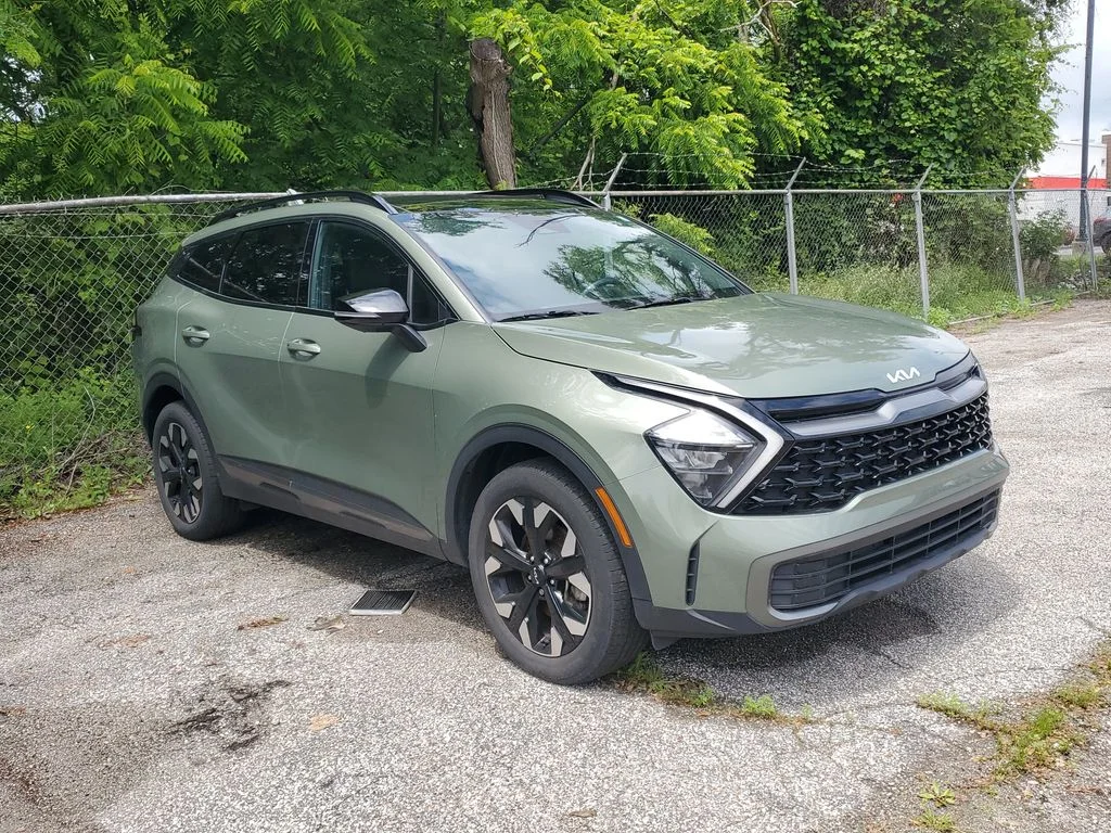 Used 2023 Green Kia X-Line image 2