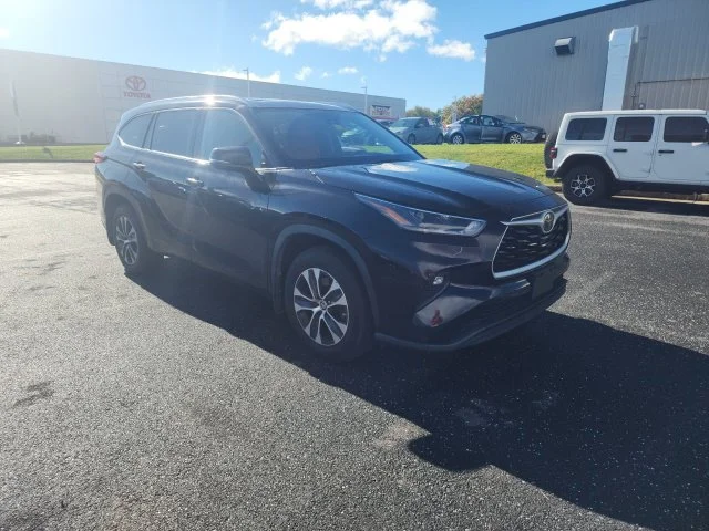 Used 2021 Black Toyota XLE image 1