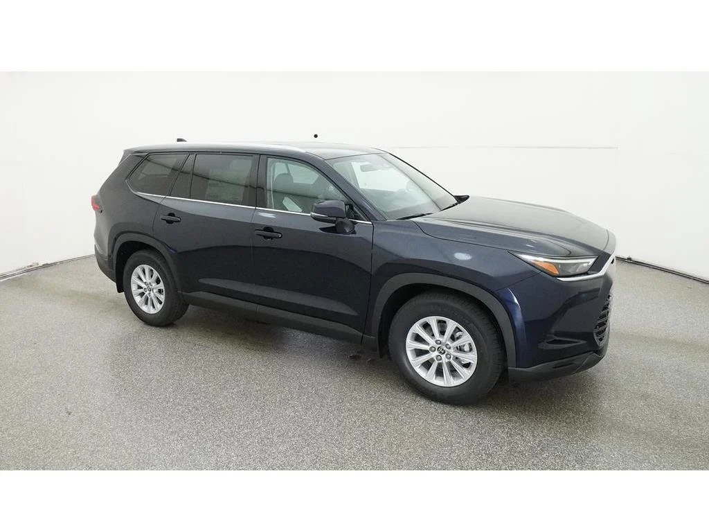 Used 2025  Toyota XLE image 16