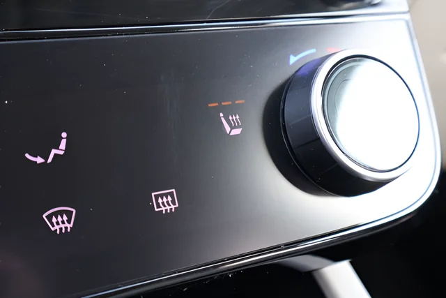 Used 2025 Gray Hyundai SEL Convenience image 15