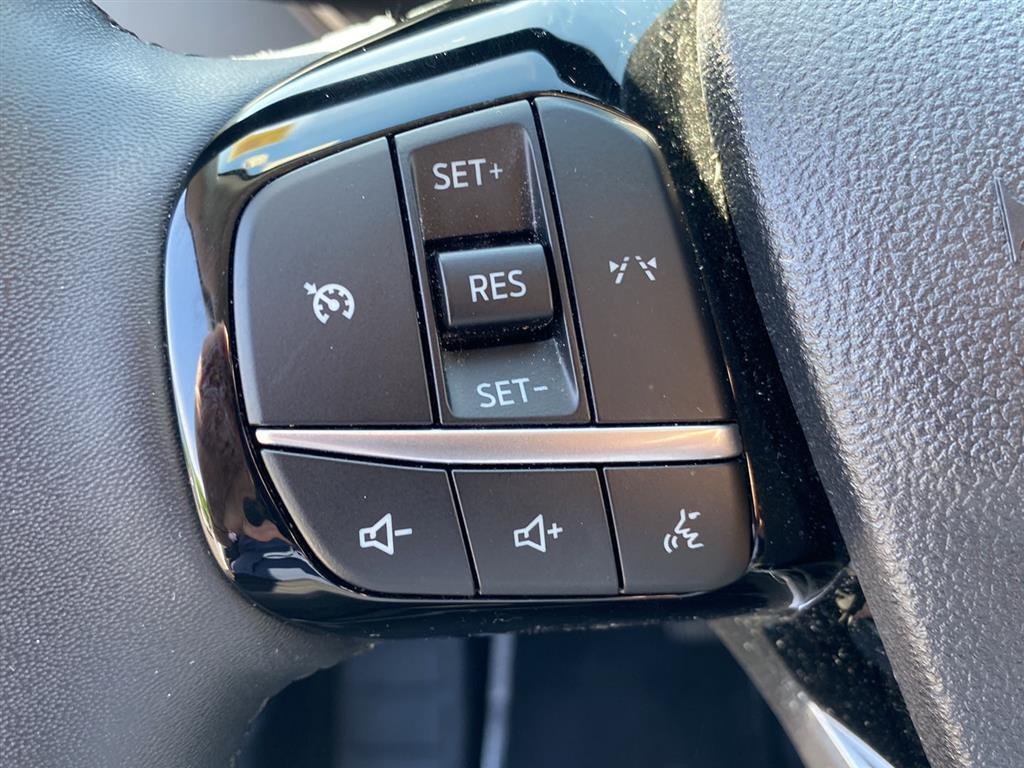 Used 2023 Oxford White Ford Active image 13