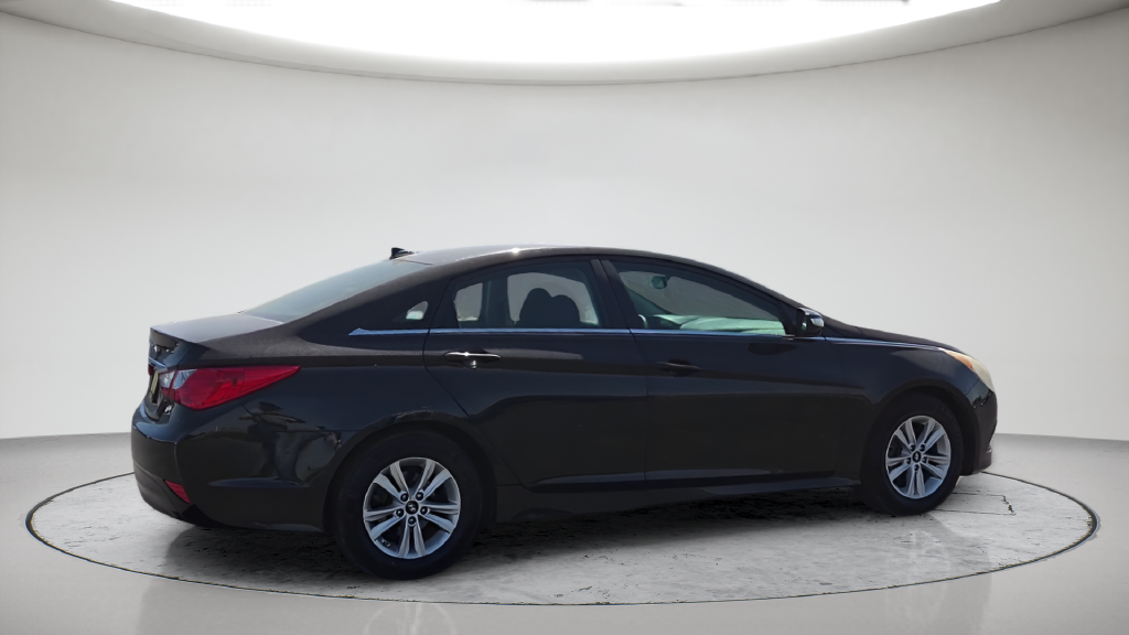 Used 2014 Black Hyundai GLS image 6