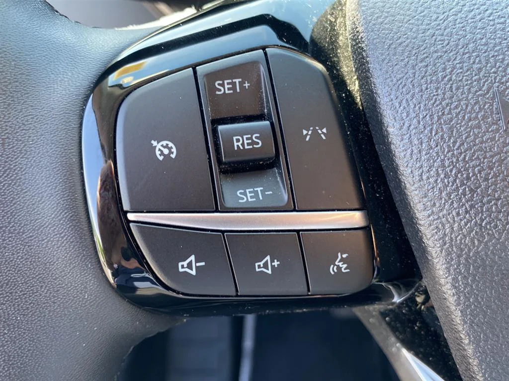 Used 2023 Oxford White Ford Active image 13