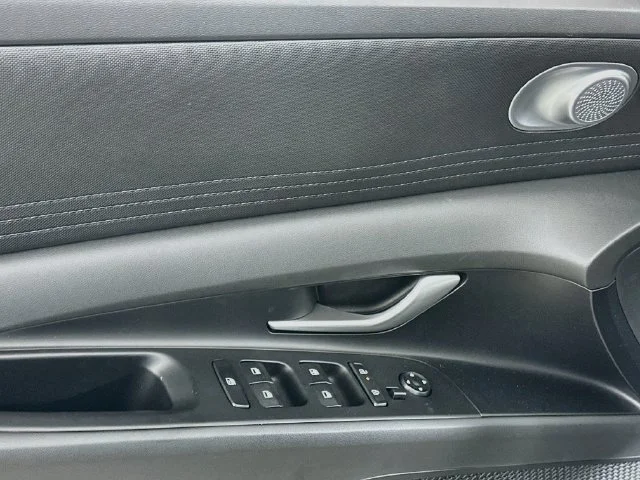 New 2026 Hyundai ELANTRA SE
