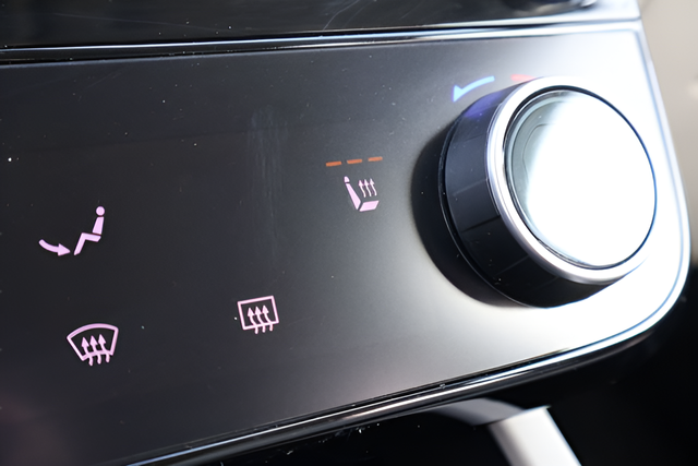 Used 2025 Gray Hyundai SEL Convenience image 15