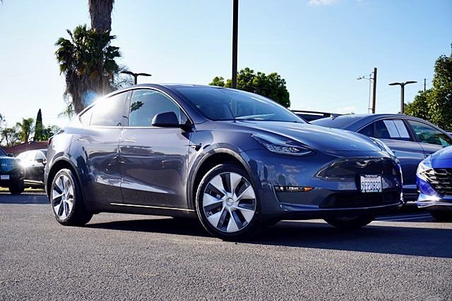 Used 2023  Tesla Long Range image 1
