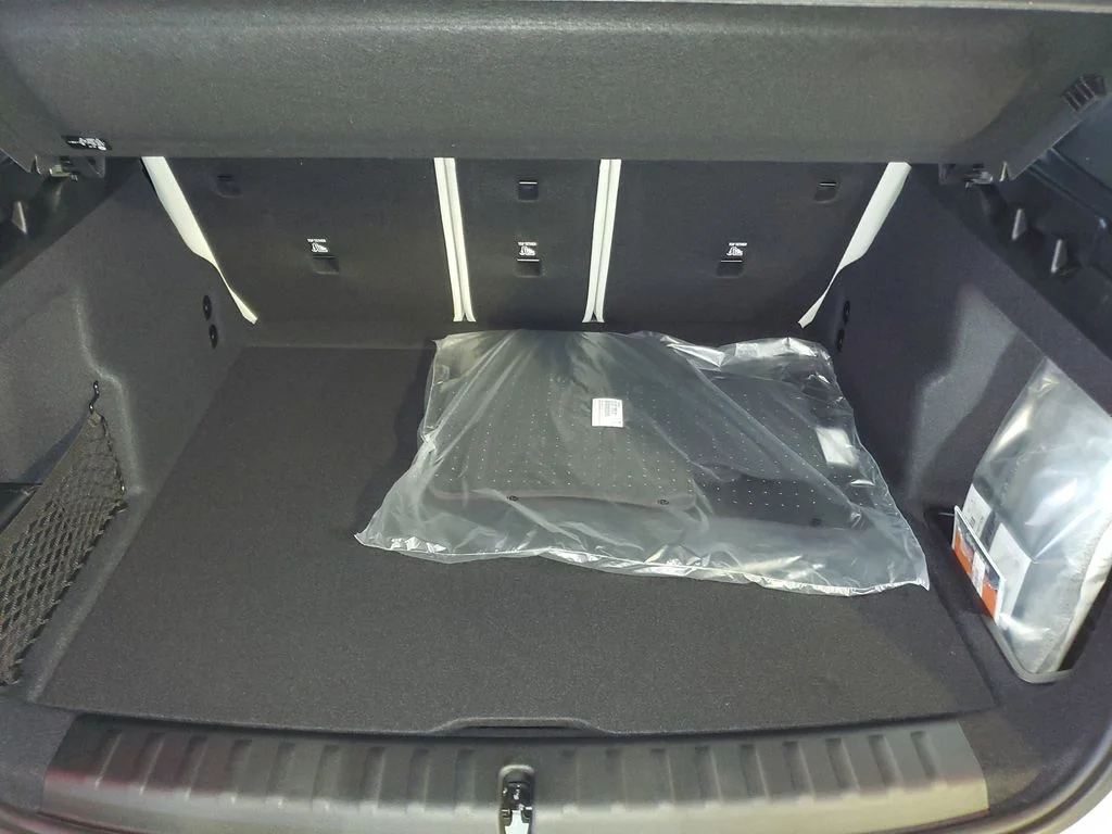 Used 2026 White BMW xDrive28i image 7