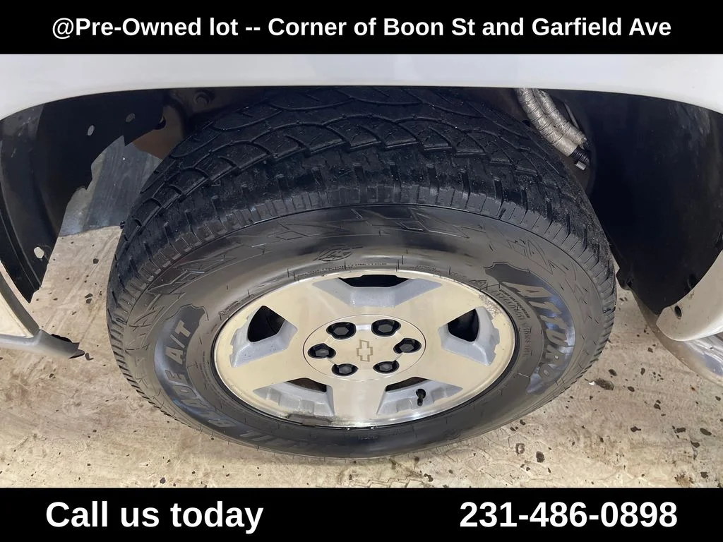 Used 2006 White Chevrolet LT image 10