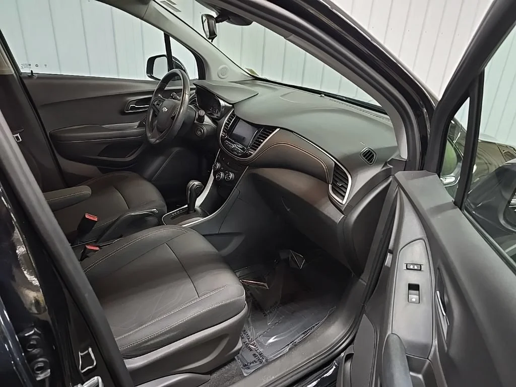 Used 2020 MOSAIC BLACK METALLIC Chevrolet LT image 15