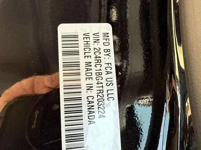 New 2026 Diamond Black Crystal Pearl-Coat Exterior Paint Chrysler Select image 32