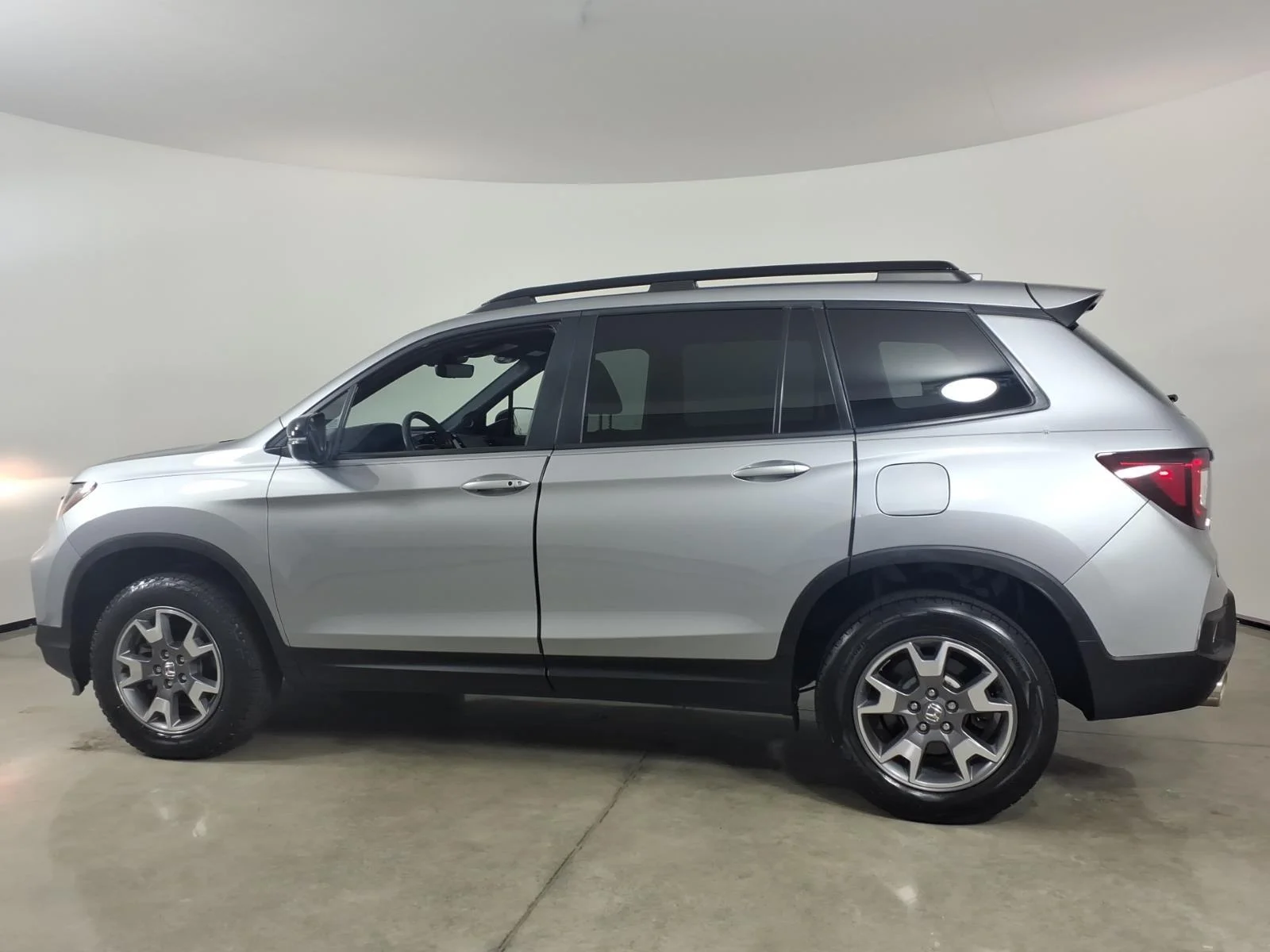 Used 2022 Lunar Silver Metallic Honda TRAILSPORT image 3
