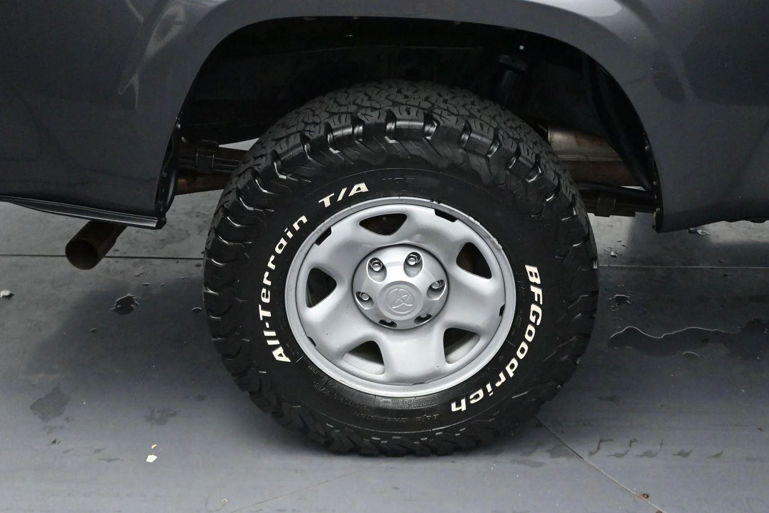 Used 2019 Magnetic Gray Metallic Toyota SR5 image 33