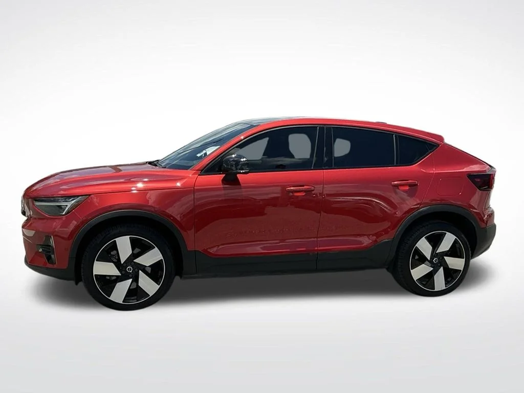 Used 2023 Red Volvo Ultimate image 3