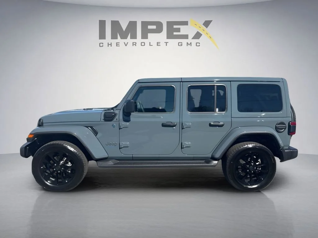 Used 2025 Gray Jeep Sahara image 2