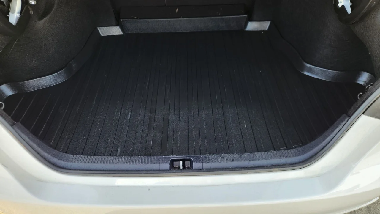 Used 2024  Toyota Hybrid SE image 8
