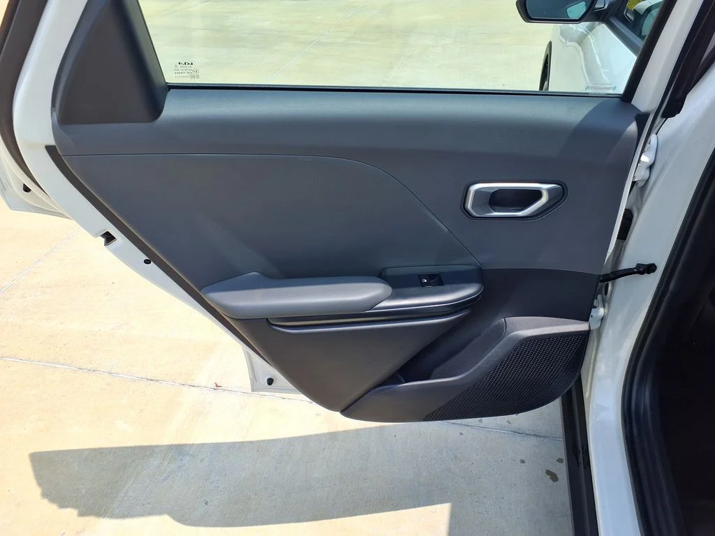 Used 2025 White Kia LXS image 15